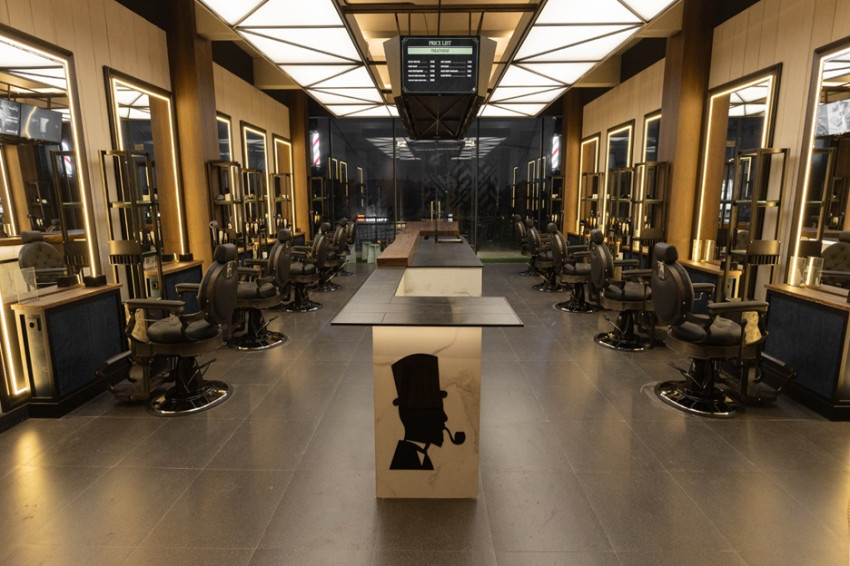 WNR Barbershop: Senyum Percaya Diri untuk Pria Cilacap